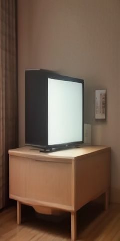 芒果tv 播放界面展示热播剧集画面，色彩明亮，手机竖屏显示